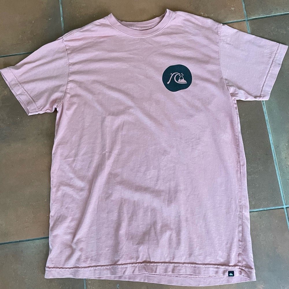 Salmon color Quiksilver tshirt
